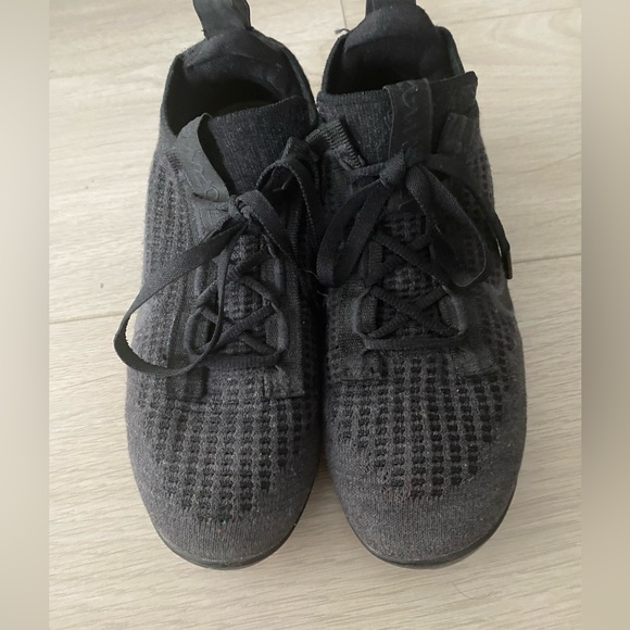 Size 4 kids Nike VaporMax Sneakers - Picture 1 of 3